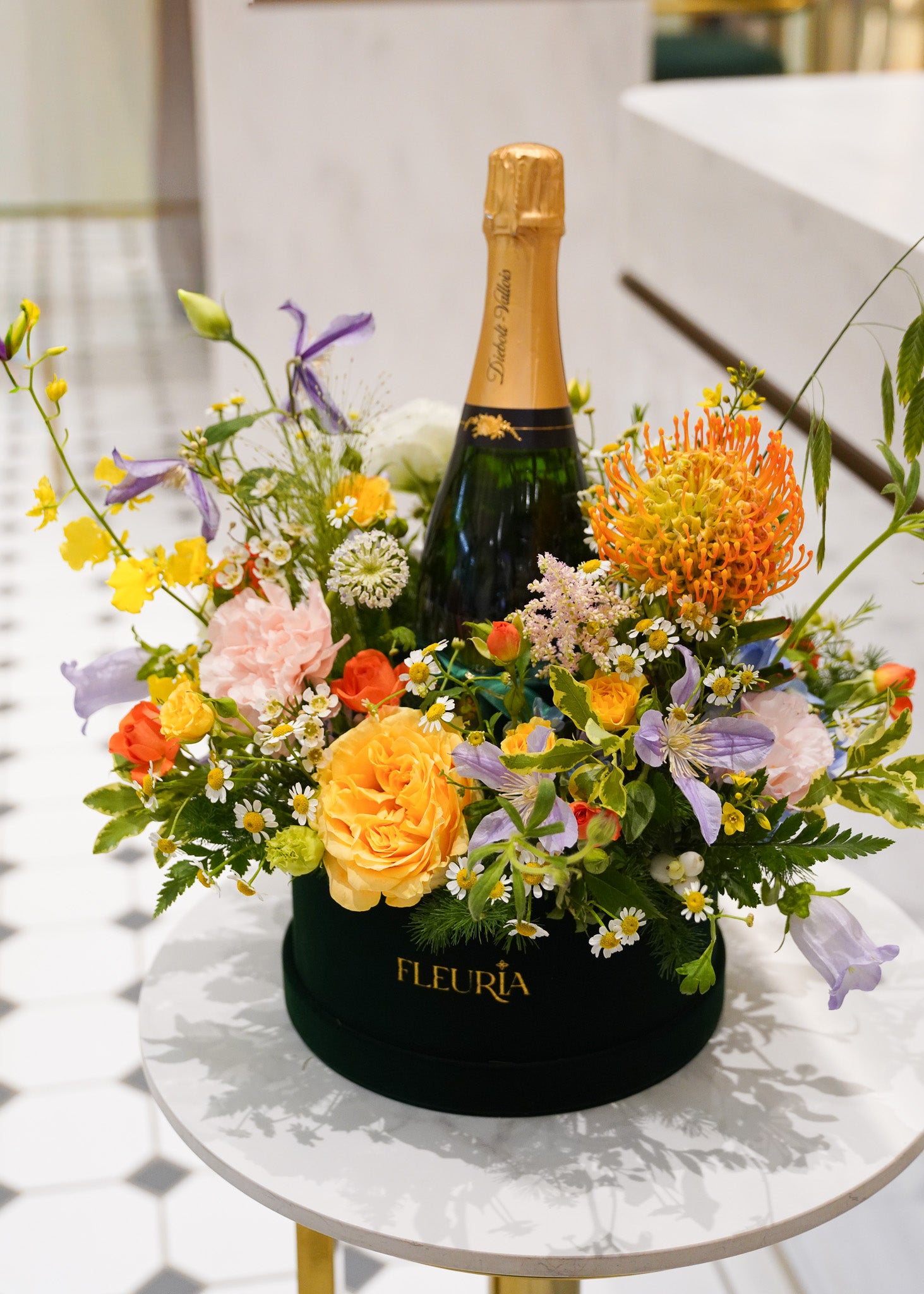 Fleuria Fresh Flower Box with Champagne (Round)