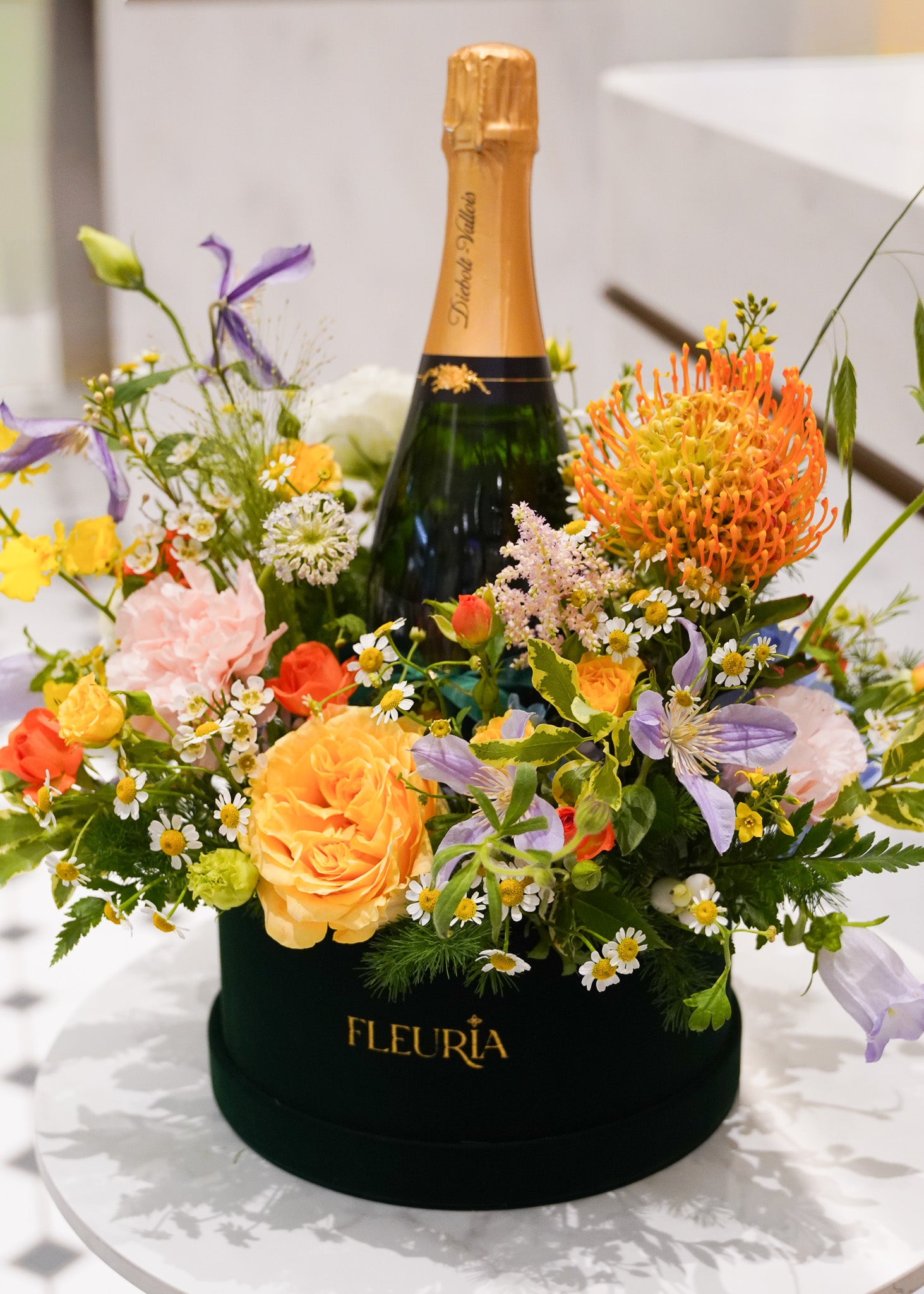 Fleuria Fresh Flower Box with Champagne (Round)