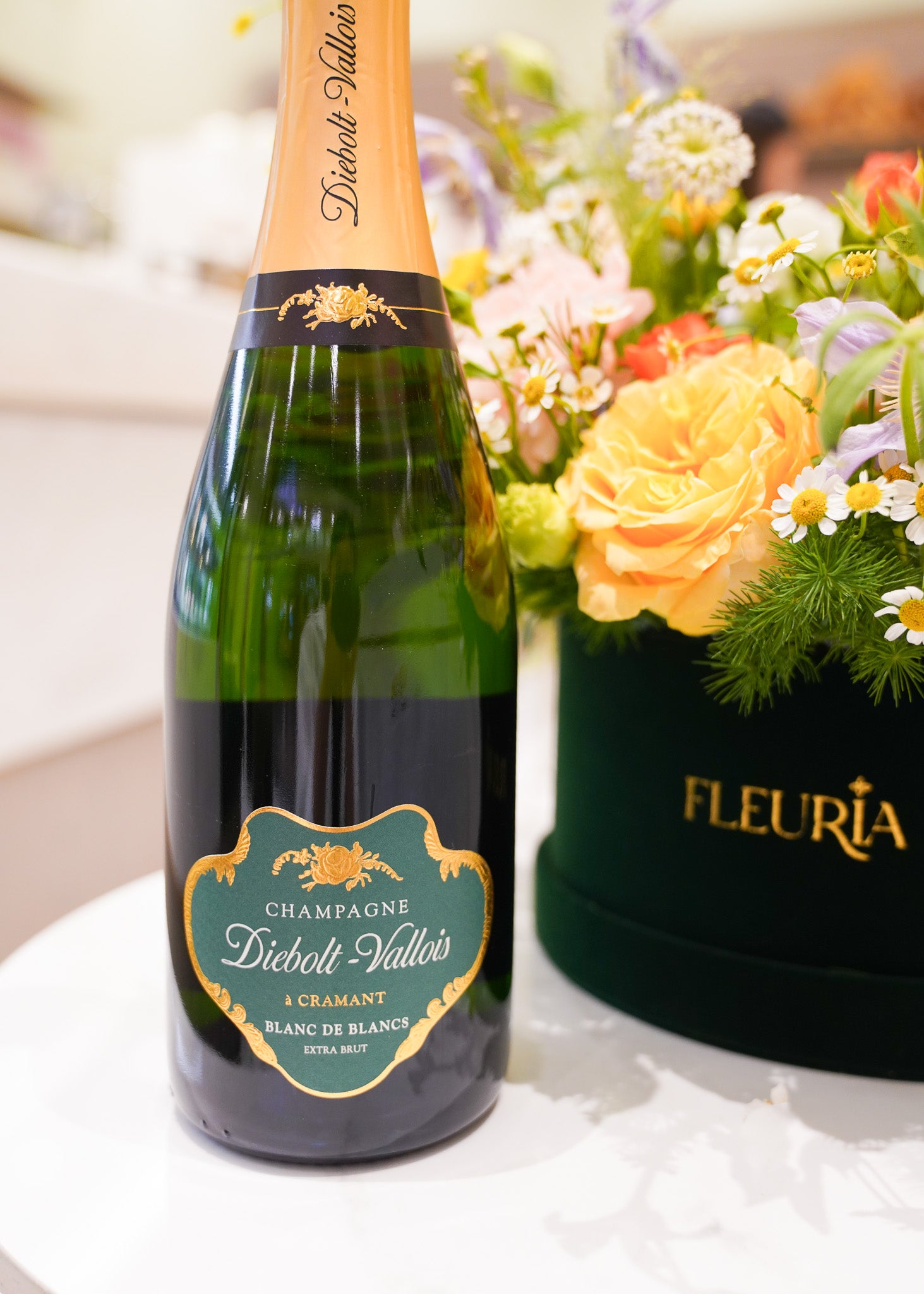 Fleuria Fresh Flower Box with Champagne (Round)