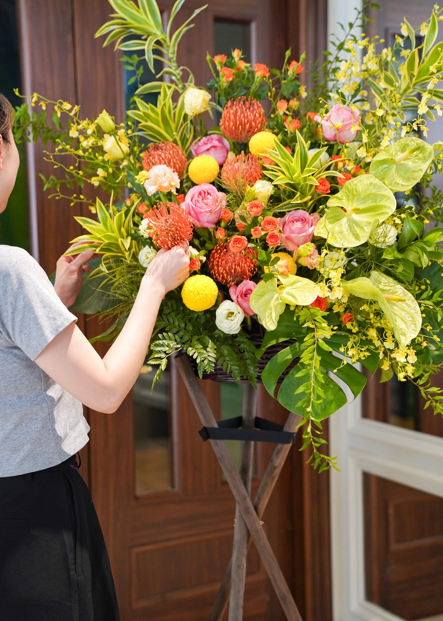 Opening Flower Stand - Red & Pink