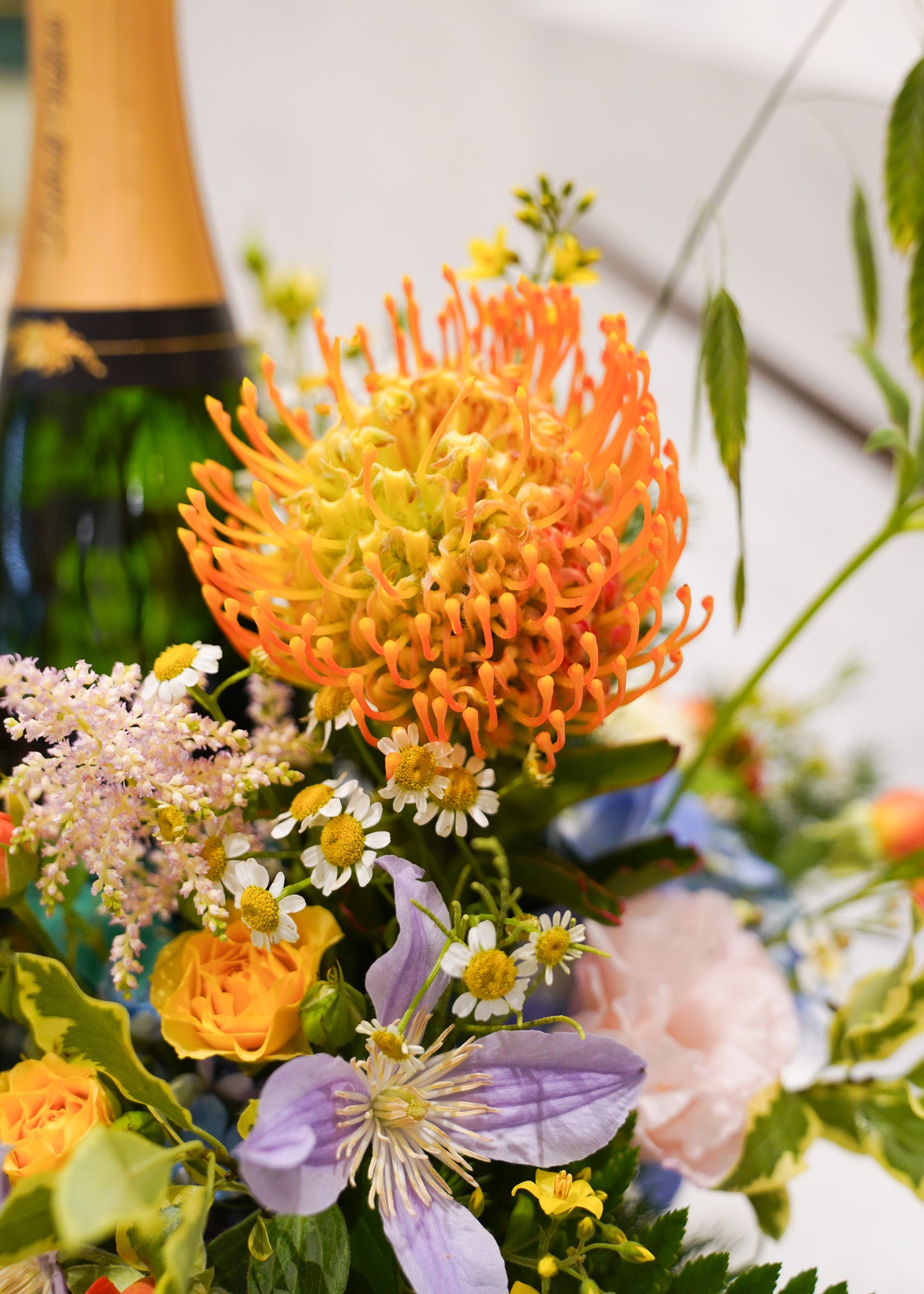 Fleuria Fresh Flower Box with Champagne (Round)