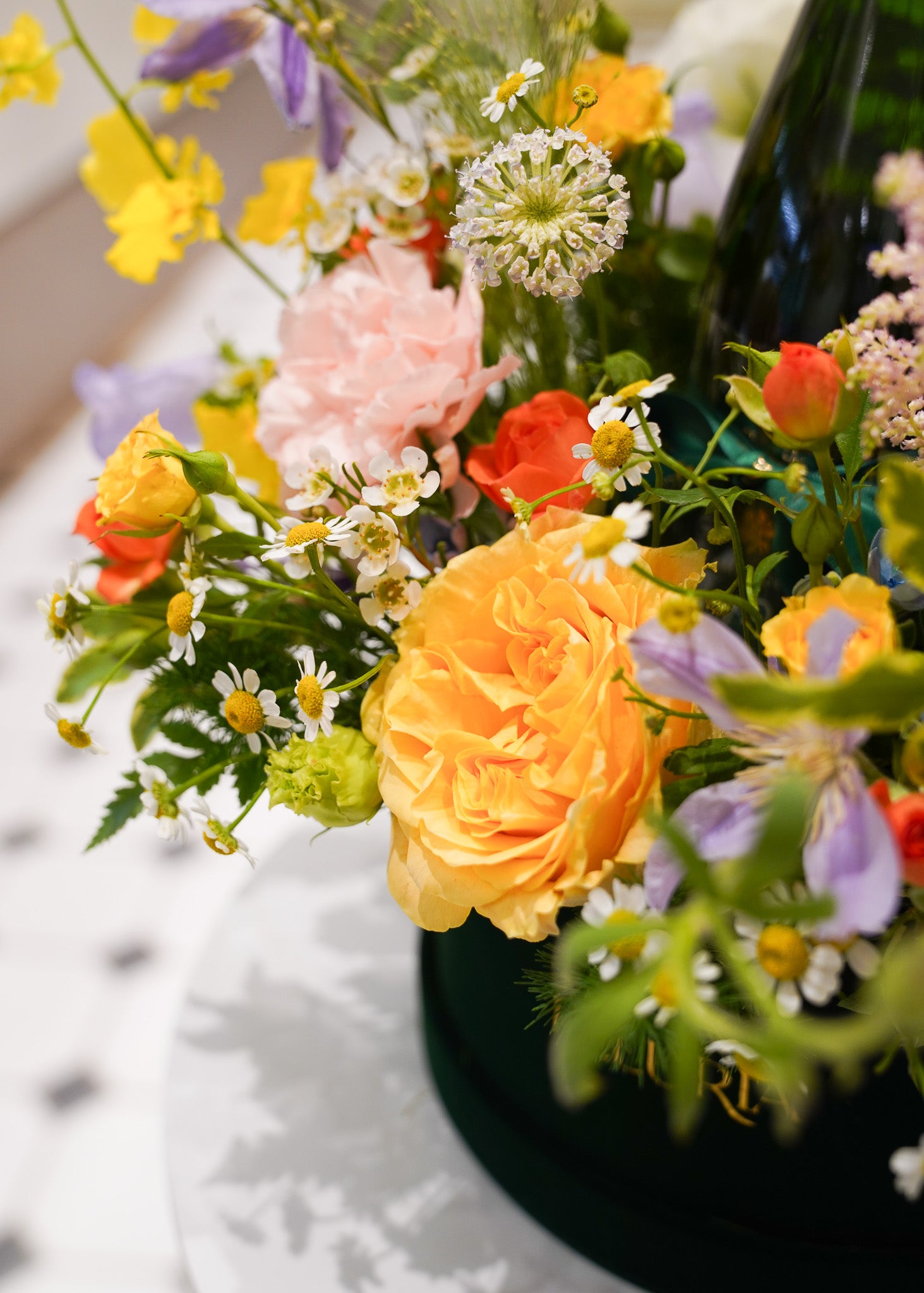 Fleuria Fresh Flower Box with Champagne (Round)