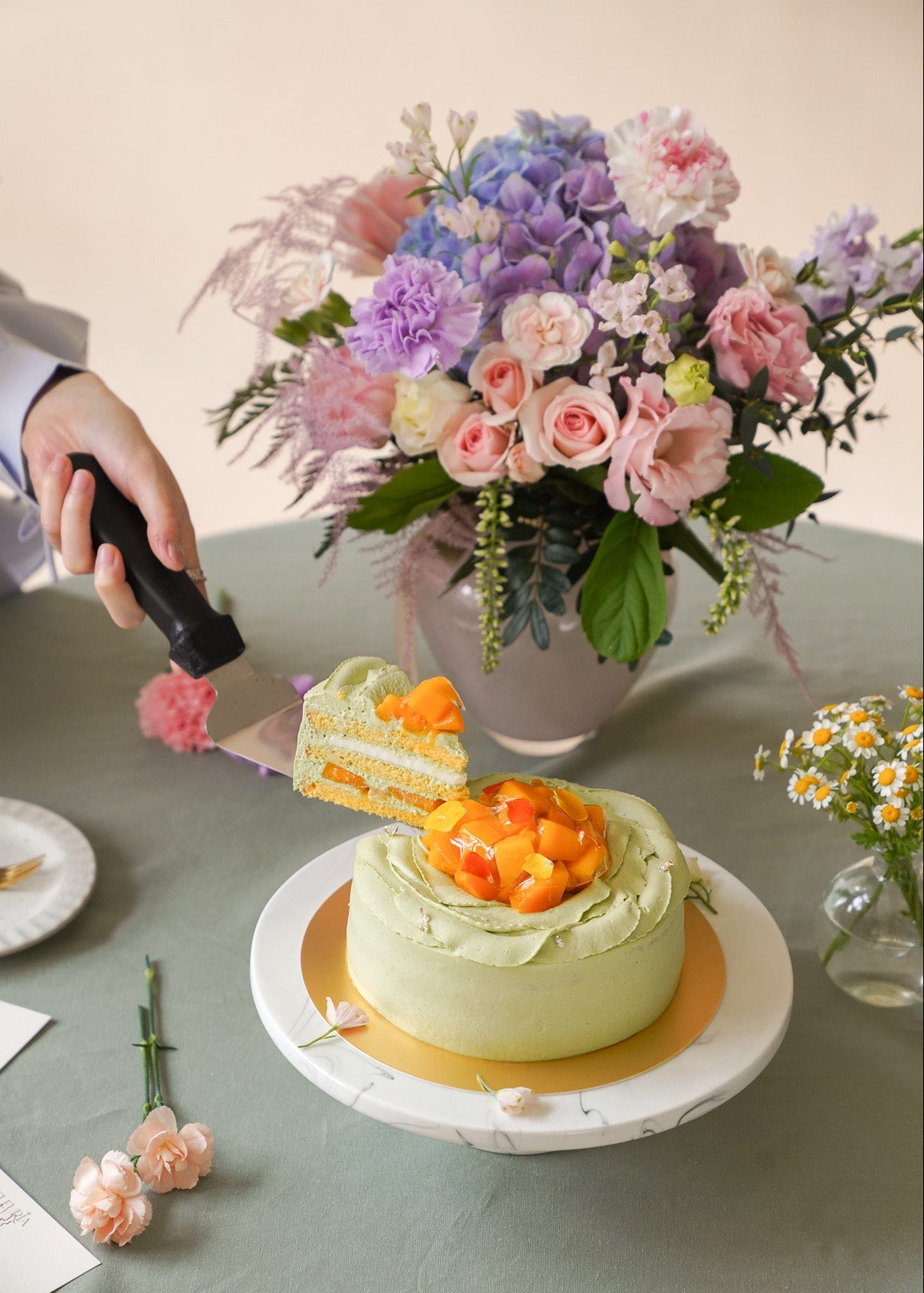 mother's day bouquet and cake Hong Kong flower delivery