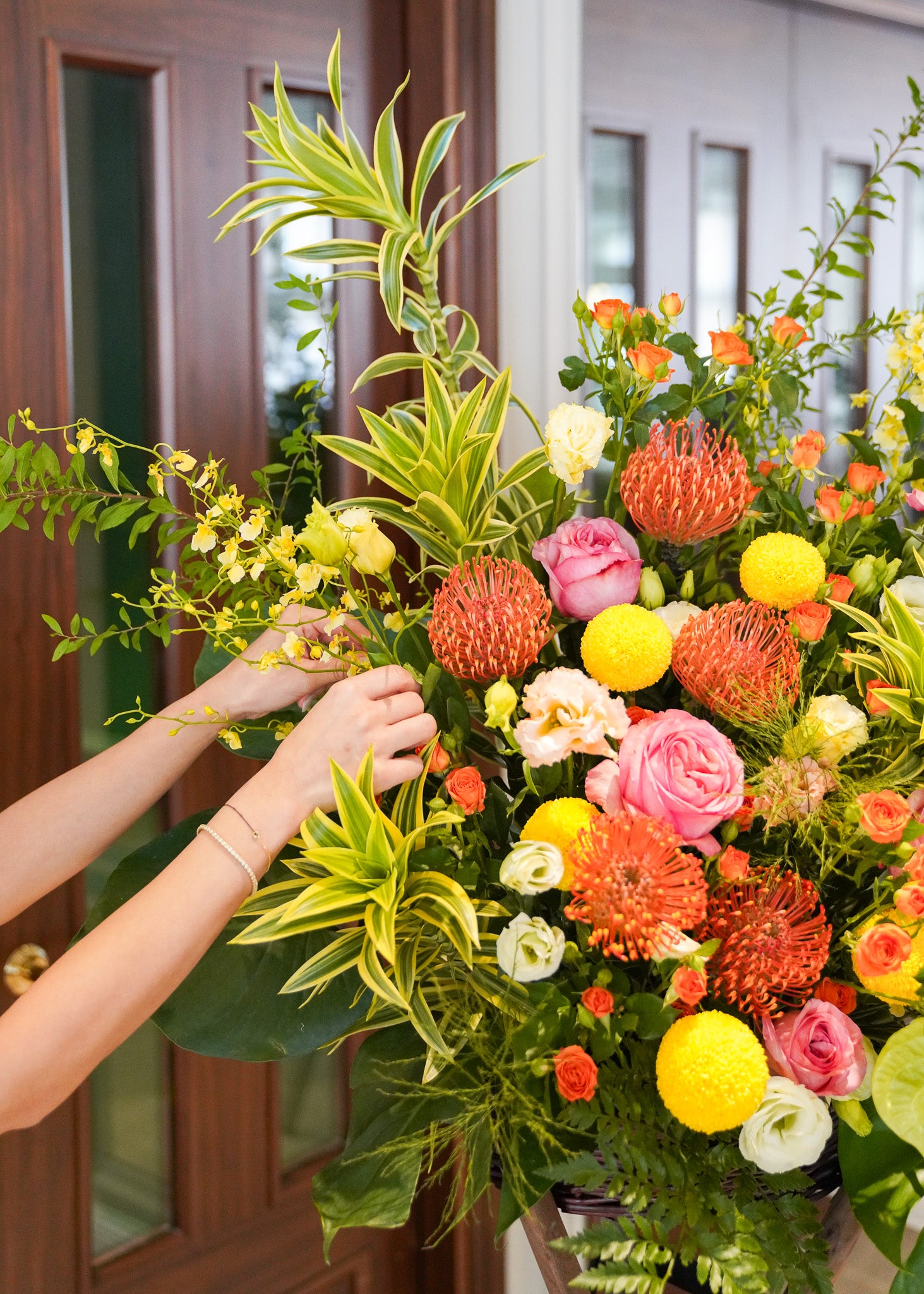 Opening Flower Stand -Yellow & Orange