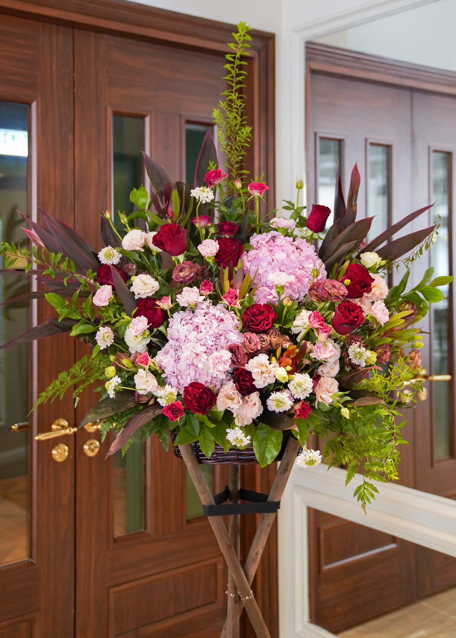 Opening Flower Stand - Red & Pink